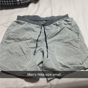 Men’s gray Nike shorts, size small